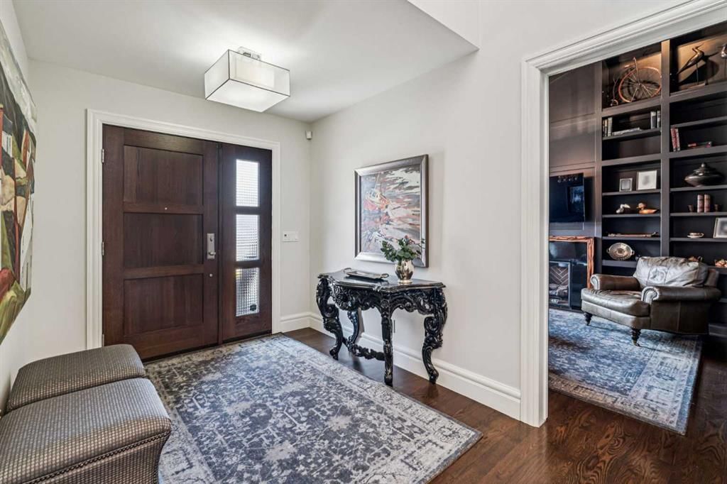 1928 10A Street SW, Calgary — photo 4 of 44