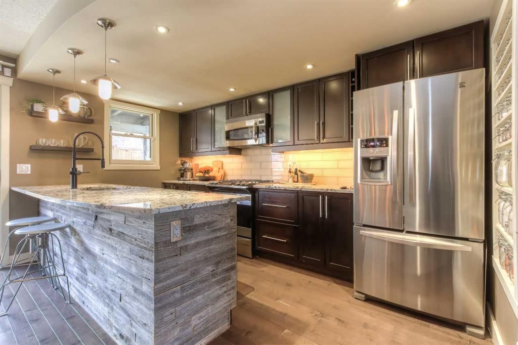 1363 Berkley Drive NW, Calgary — photo 3 of 50