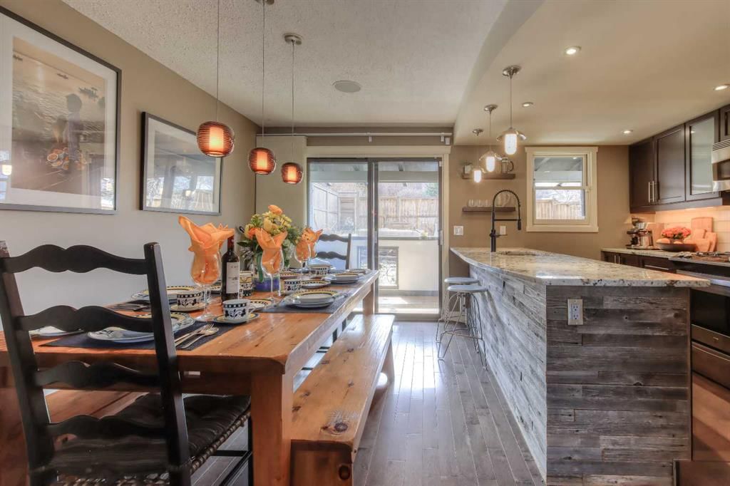 1363 Berkley Drive NW, Calgary — photo 4 of 50
