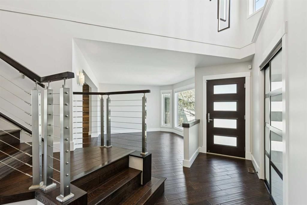15 Springbank View SW, Calgary — photo 2 of 40