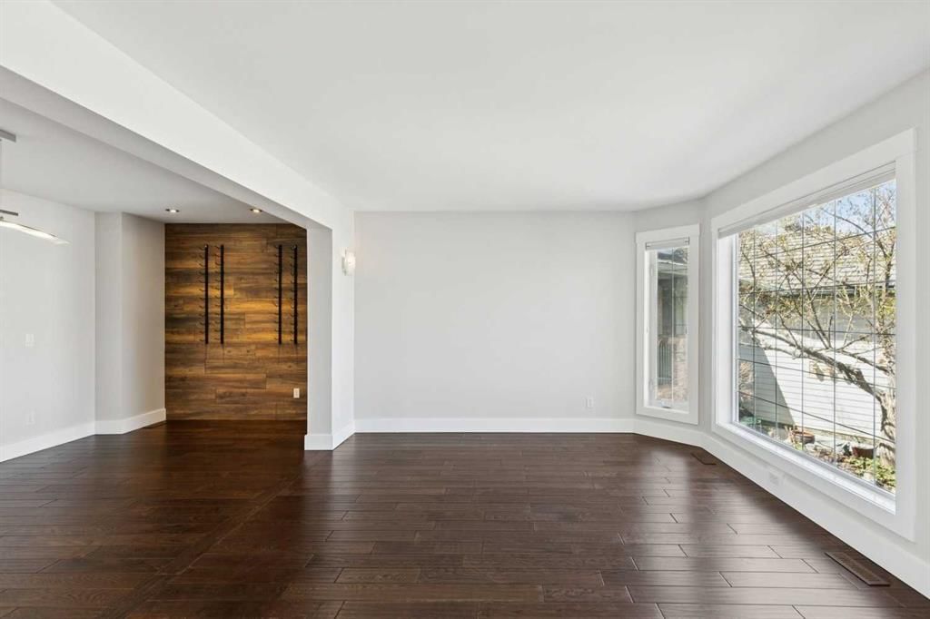 15 Springbank View SW, Calgary — photo 4 of 40