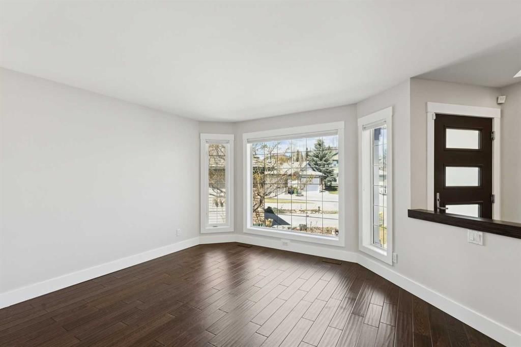 15 Springbank View SW, Calgary — photo 5 of 40