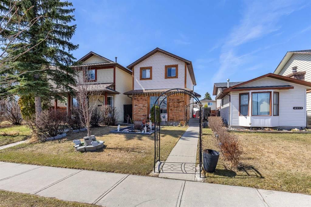 4811 60 Street NE, Calgary — main listing photo