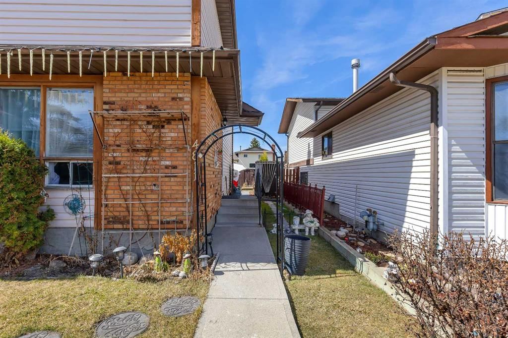 4811 60 Street NE, Calgary — photo 3 of 50