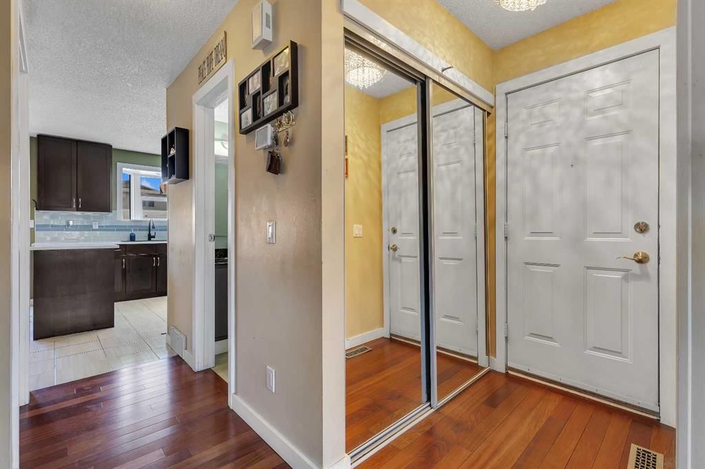 4811 60 Street NE, Calgary — photo 5 of 50