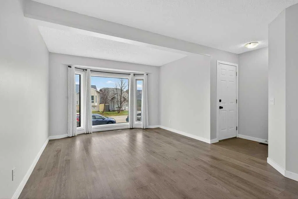 35 Martinview Crescent NE, Calgary — photo 2 of 43