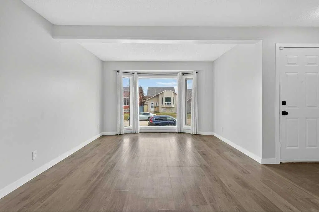 35 Martinview Crescent NE, Calgary — photo 3 of 43
