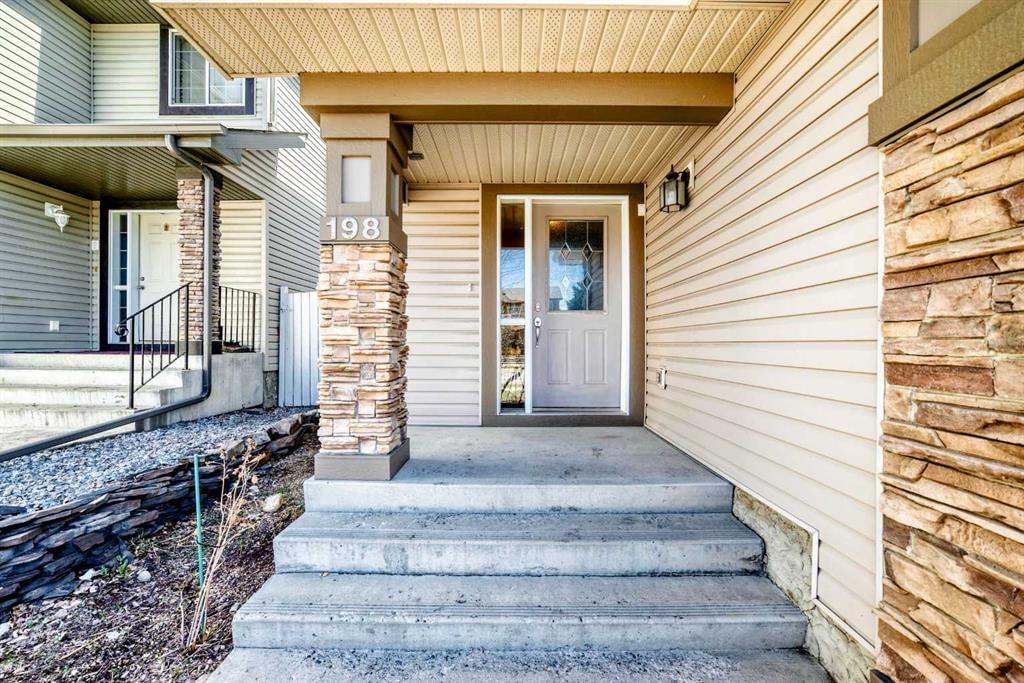 198 Everstone Drive SW, Calgary — photo 4 of 45
