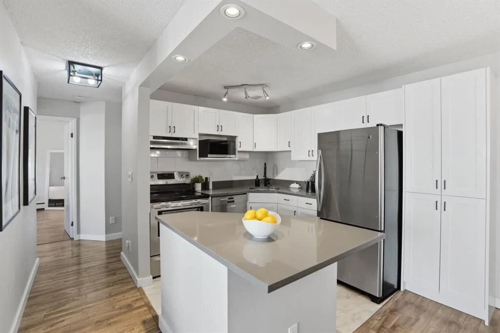 202, 545 18 Avenue SW, Calgary — photo 2 of 28