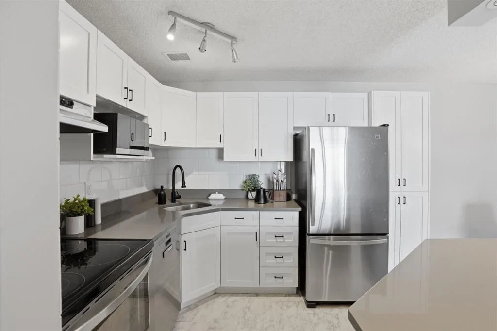 202, 545 18 Avenue SW, Calgary — photo 3 of 28