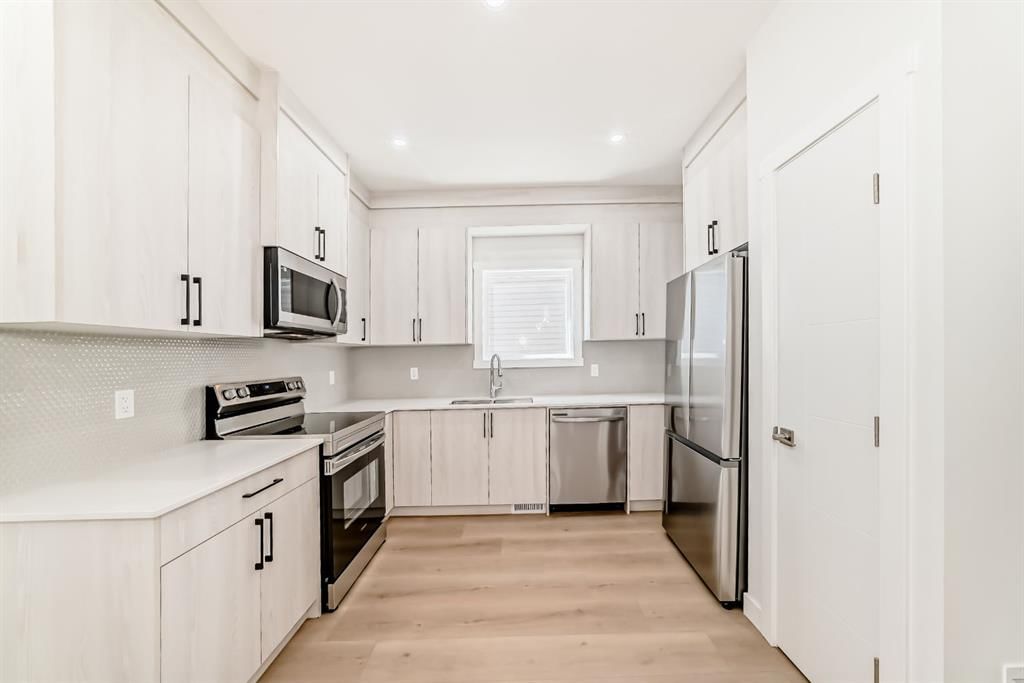 324 Cornerbrook Drive NE, Calgary — photo 5 of 44