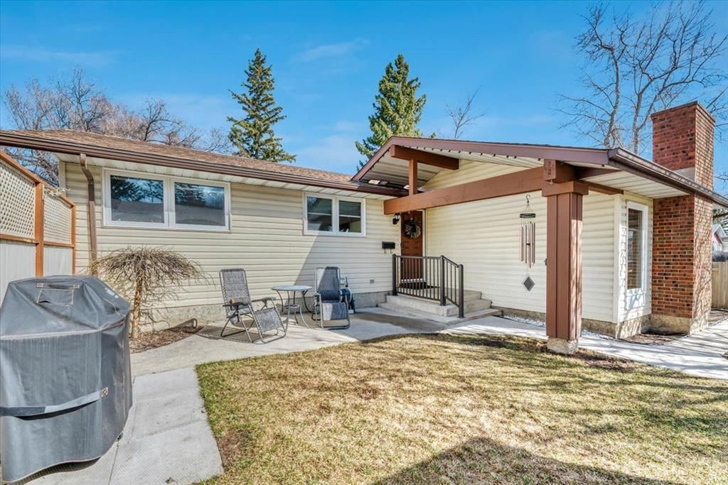 12336 Woodview Road SW, Calgary — photo 2 of 40