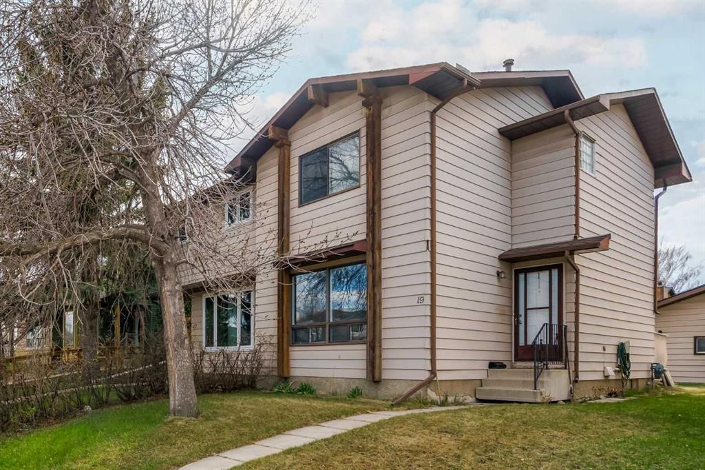 19 Bernard Drive NW, Calgary — photo 2 of 33