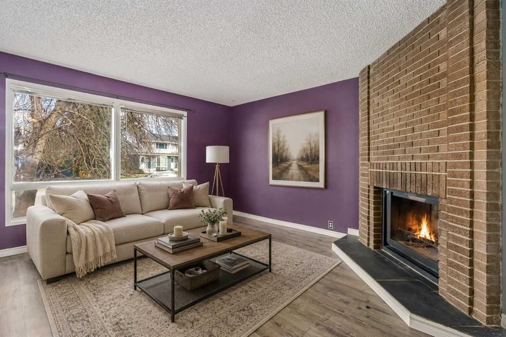 19 Bernard Drive NW, Calgary — photo 4 of 33