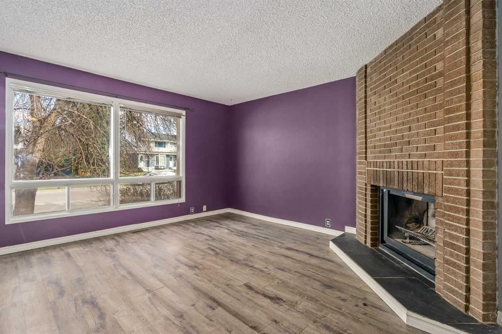 19 Bernard Drive NW, Calgary — photo 5 of 33