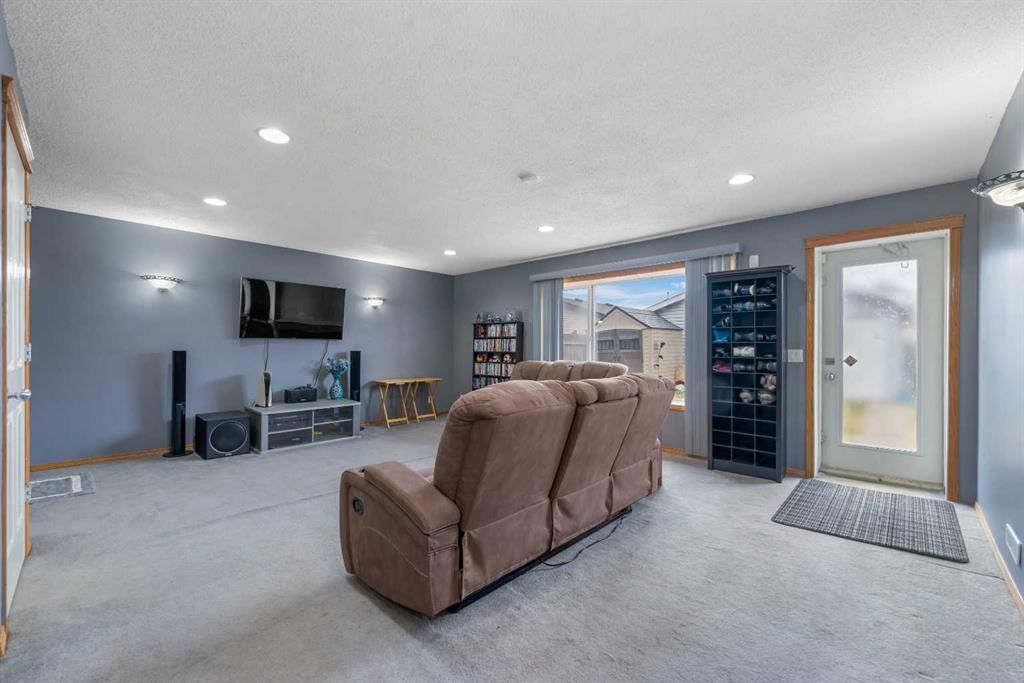 46 Cranberry Green SE, Calgary — photo 3 of 42