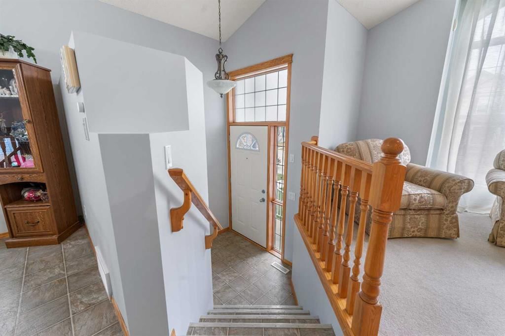 46 Cranberry Green SE, Calgary — photo 5 of 42