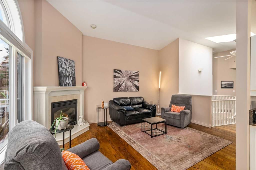 28 Hamptons Rise NW, Calgary — photo 3 of 34