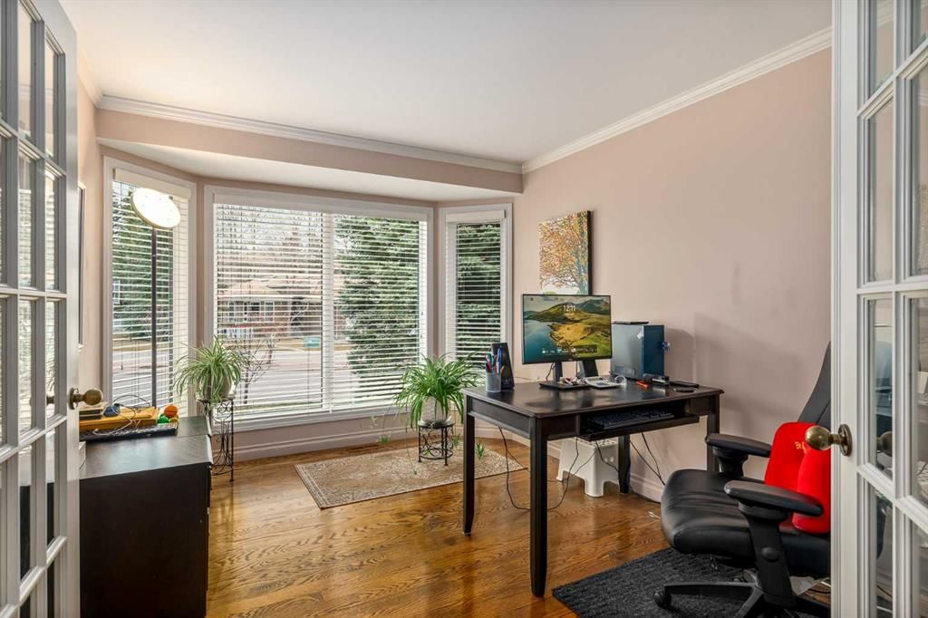 28 Hamptons Rise NW, Calgary — photo 4 of 34