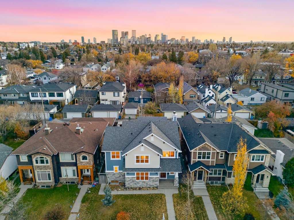 417 29 Avenue NW, Calgary — photo 2 of 31