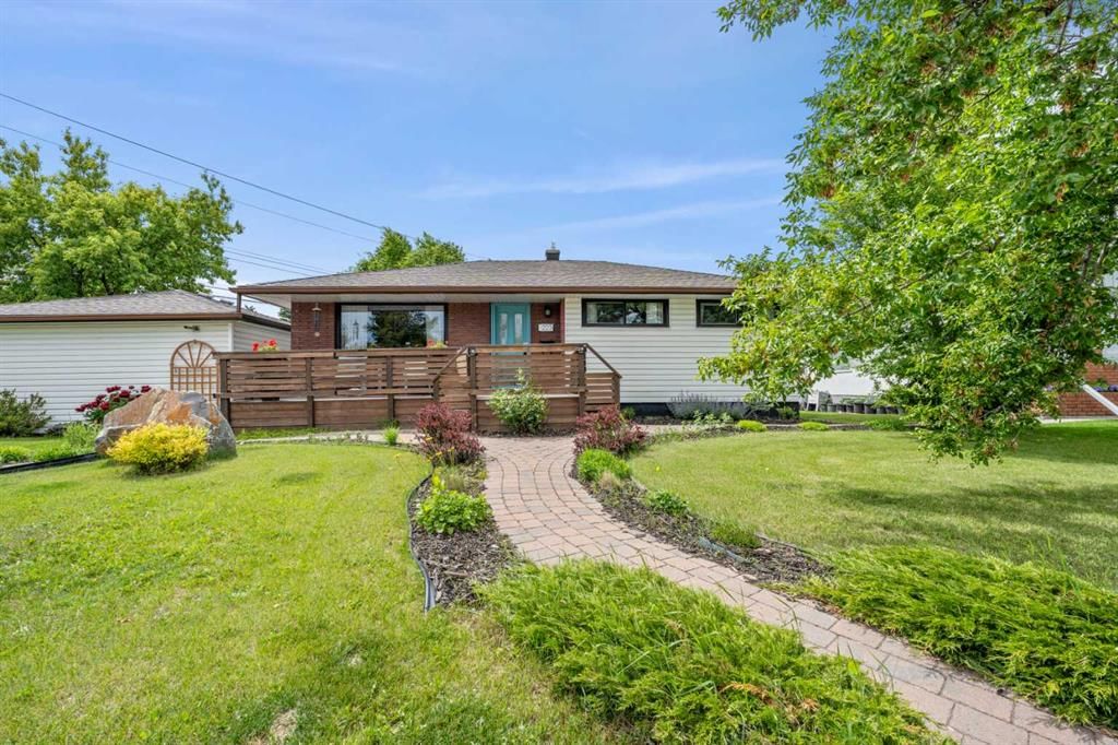 223 45 Street SW, Calgary — main listing photo