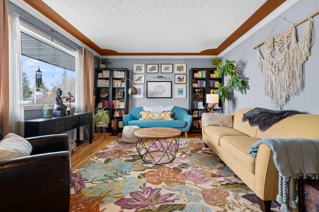 223 45 Street SW, Calgary — photo 5 of 50