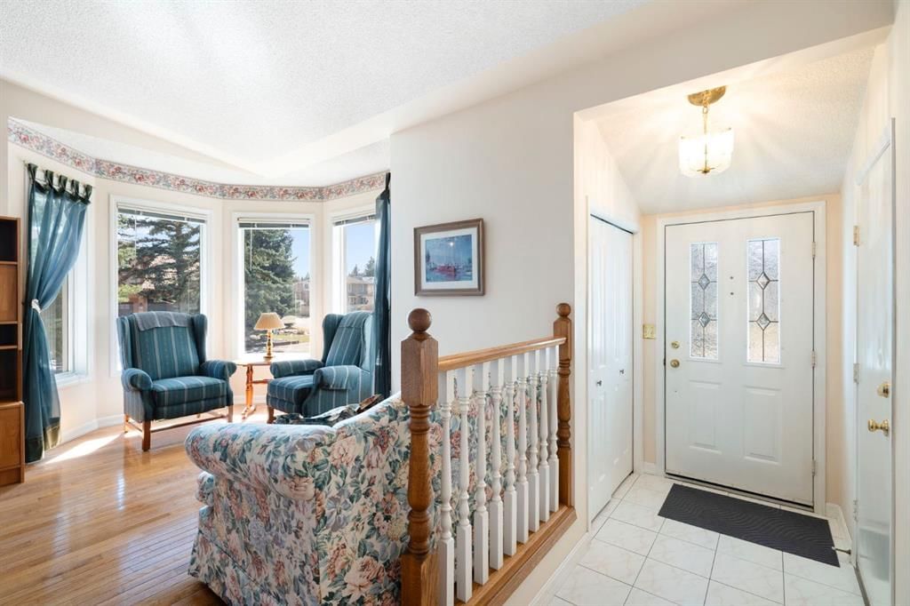118 Shawnee Place SW, Calgary — photo 3 of 46