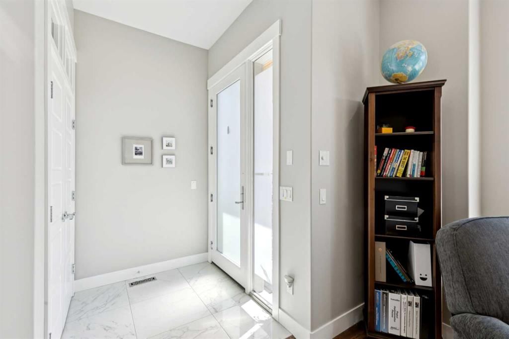 646 24 Avenue NW, Calgary — photo 3 of 49