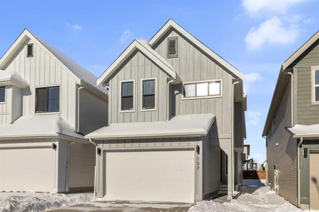 137 Copperhead Road SE, Calgary — photo 2 of 33