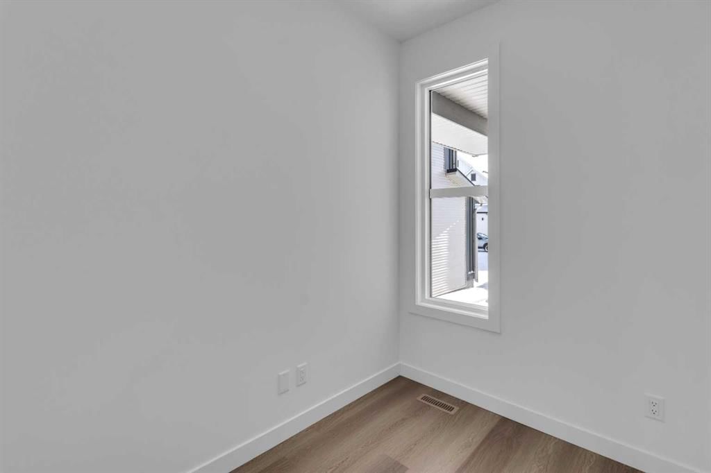 137 Copperhead Road SE, Calgary — photo 4 of 33