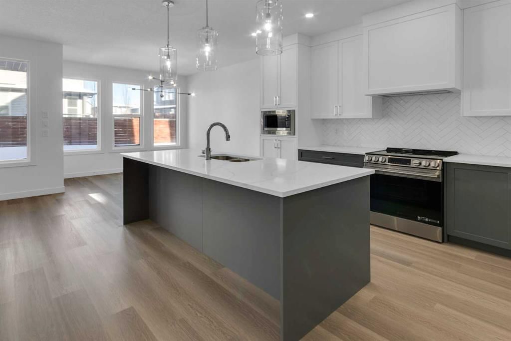 137 Copperhead Road SE, Calgary — photo 5 of 33