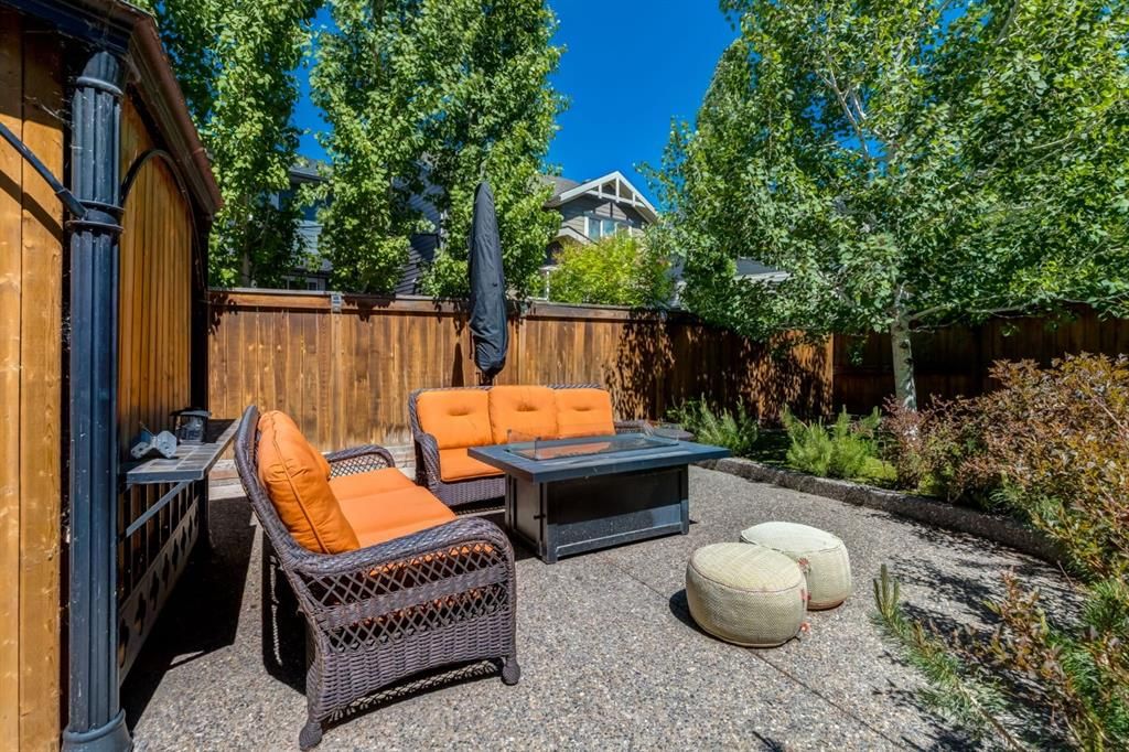 39 Cranbrook Crescent SE, Calgary — photo 3 of 50