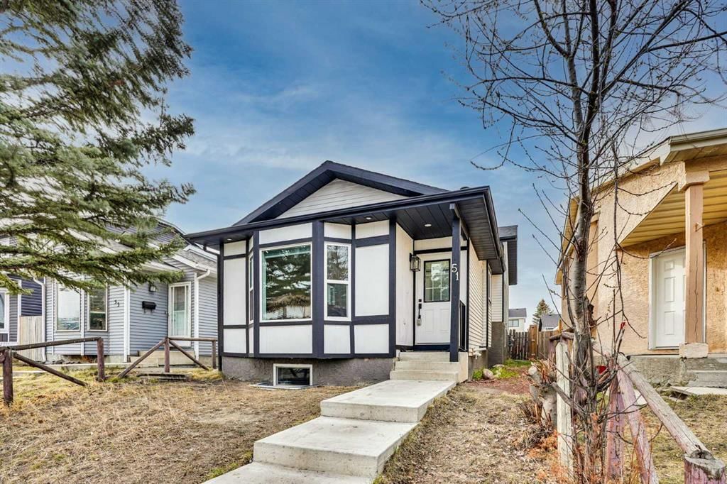 51 Taraglen Road NE, Calgary — photo 4 of 43