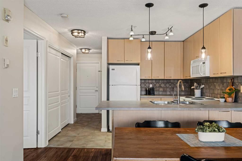 209, 5115 Richard Road SW, Calgary — photo 3 of 26