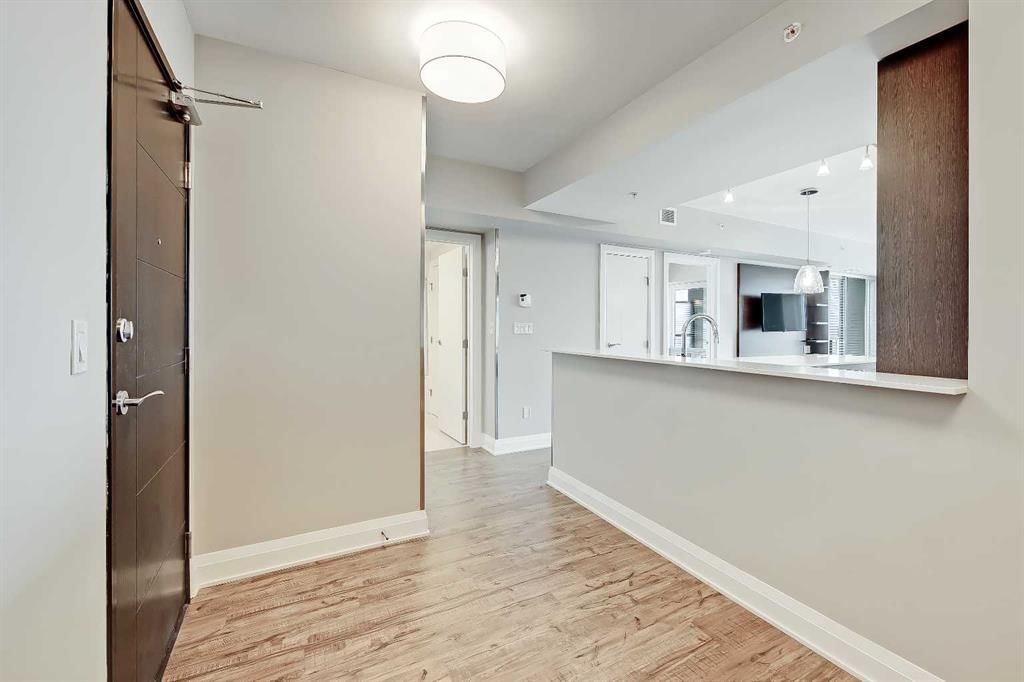 2305, 930 6 Avenue SW, Calgary — photo 2 of 50