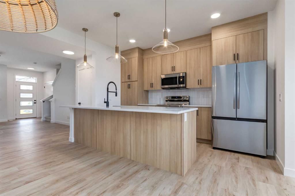 7122 Rangeview Avenue SE, Calgary — main listing photo