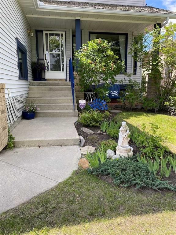 219 Hawkstone Close NW, Calgary — photo 3 of 48