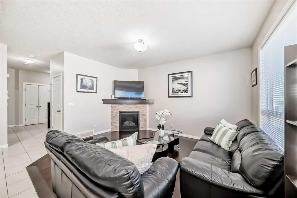 795 New Brighton Drive SE, Calgary — photo 4 of 34