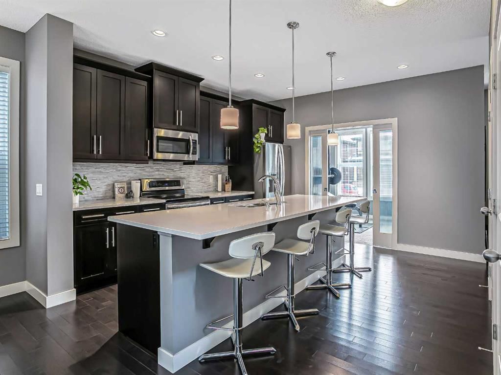 23 Marquis Link SE, Calgary — photo 5 of 34