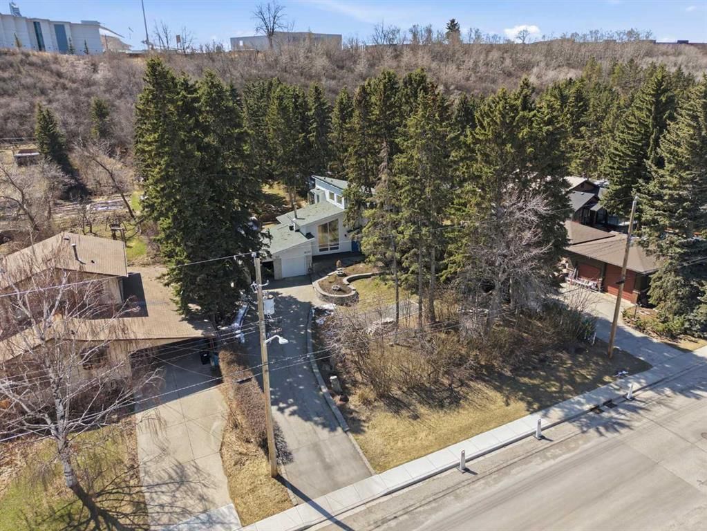 8003 33 Avenue NW, Calgary — photo 2 of 49