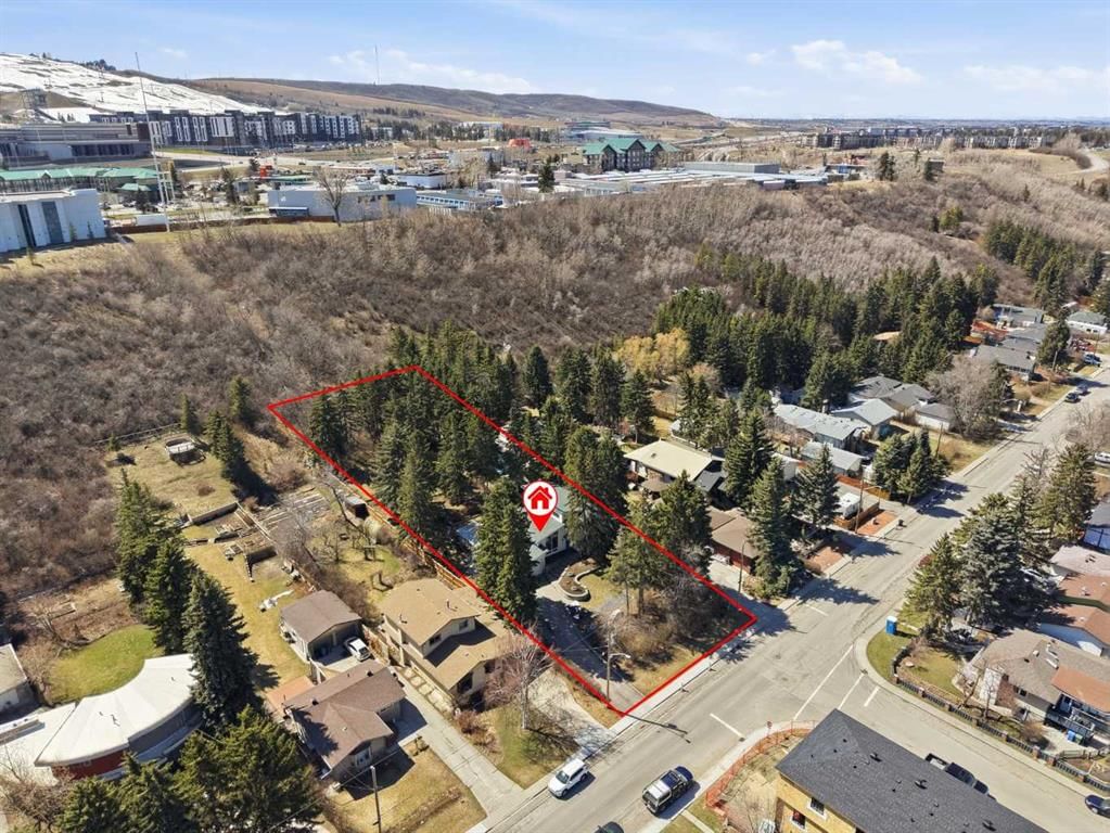 8003 33 Avenue NW, Calgary — photo 3 of 49