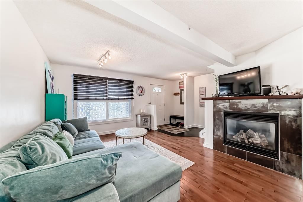 534 Woodbine Boulevard SW, Calgary — photo 5 of 20