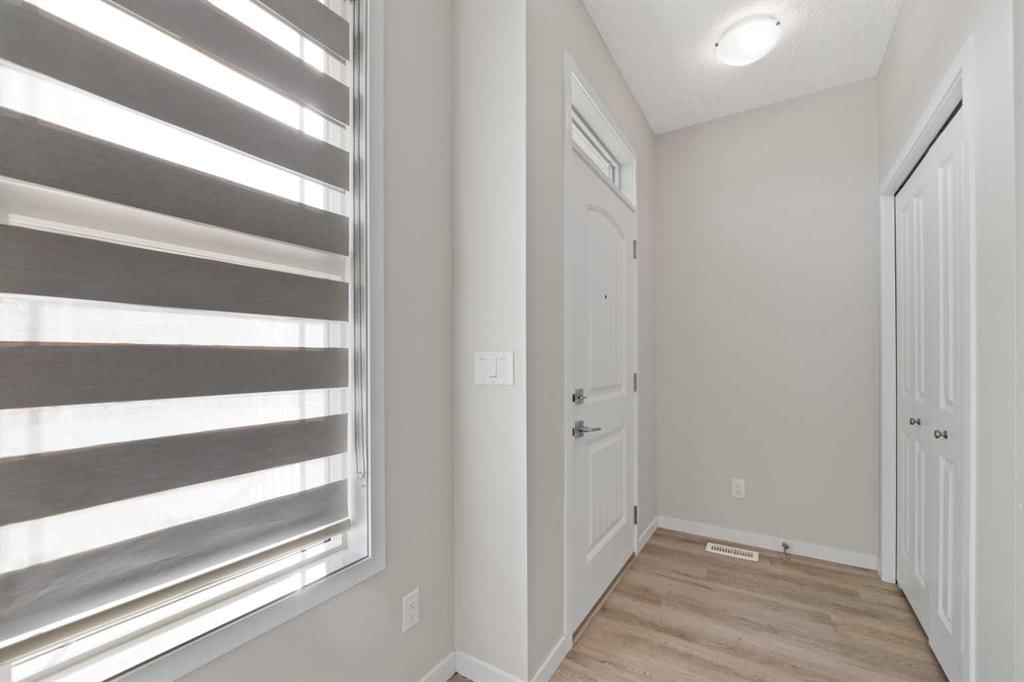 281 Creekside Boulevard SW, Calgary — photo 3 of 22