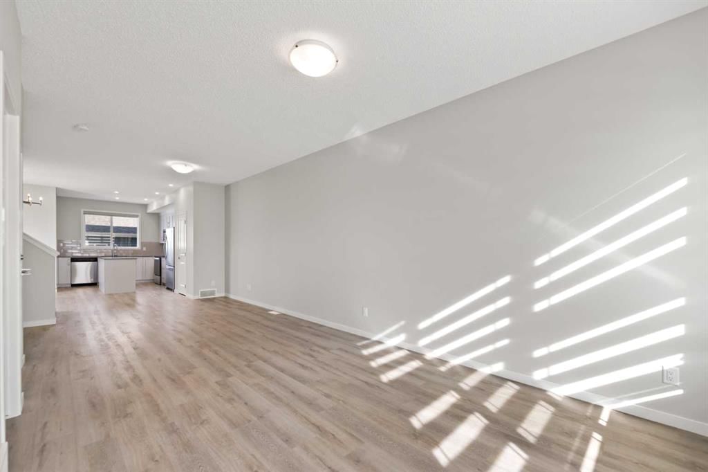 281 Creekside Boulevard SW, Calgary — photo 4 of 22