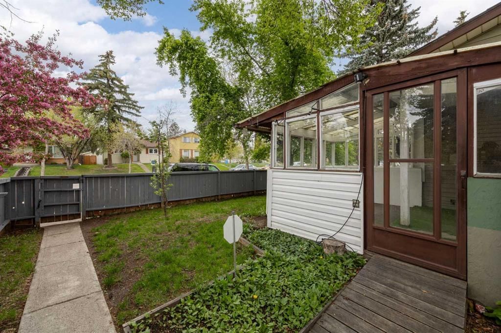 92 Erin Woods Drive SE, Calgary — main listing photo