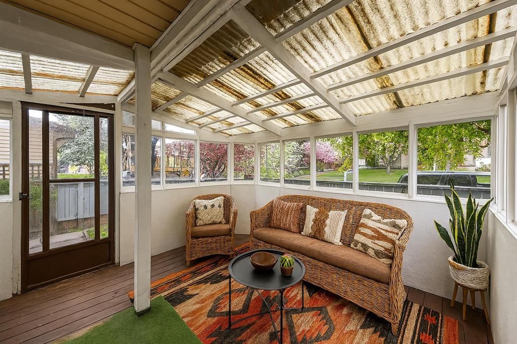 92 Erin Woods Drive SE, Calgary — photo 4 of 46