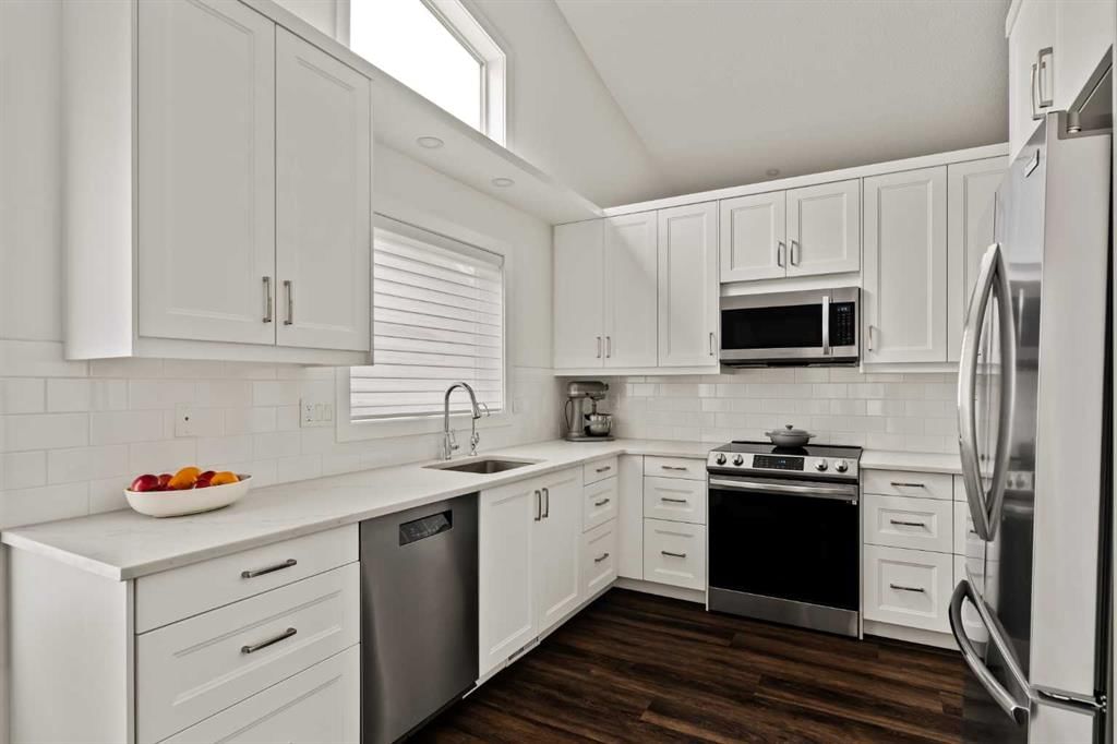 16 Douglasview Park SE, Calgary — photo 4 of 35