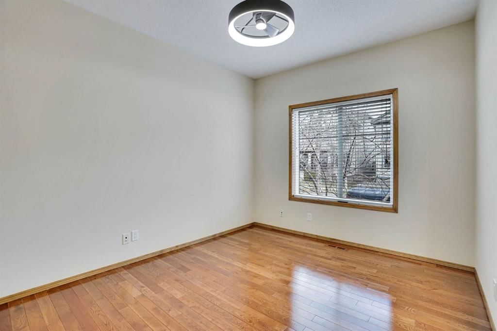 43 Elgin View SE, Calgary — photo 4 of 46