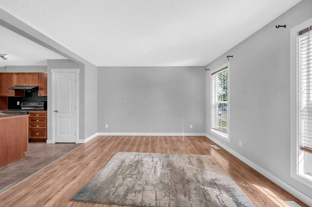 9219 Saddlebrook Drive NE, Calgary — photo 5 of 50