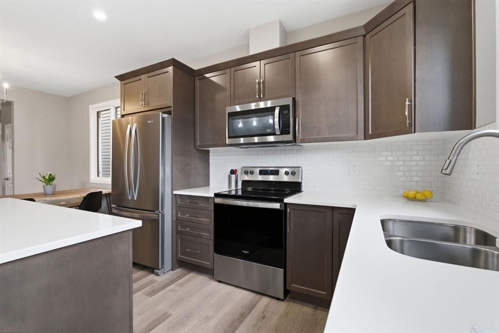 22 Carrington Crescent NW, Calgary — photo 2 of 36